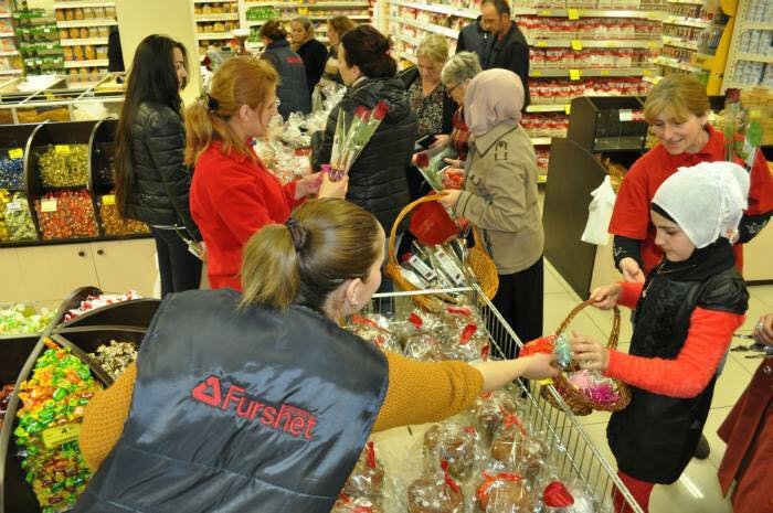 Marneuli şəhərində "Gül aksiyası" keçirildi