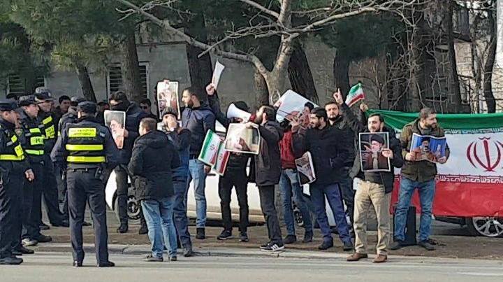 Tiflisdə bir qrup gənc Ali Məqamlı Rəhbərə dəstək aksiyası keçiriblər (Foto-Video)