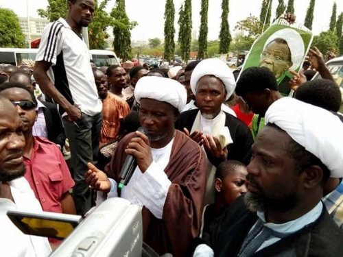 Nigeriya polisi 3-cü gündür Şeyx Zəkzəki tərəfdarlarına qarşı hücum edir