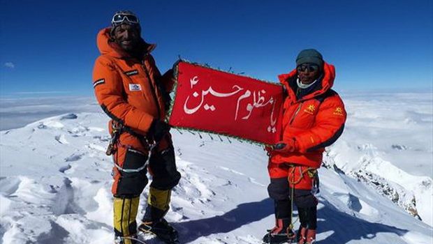 Alpinistlər İmam Hüseyn (ə) bayrağını Everest zirvəsinə sancdılar