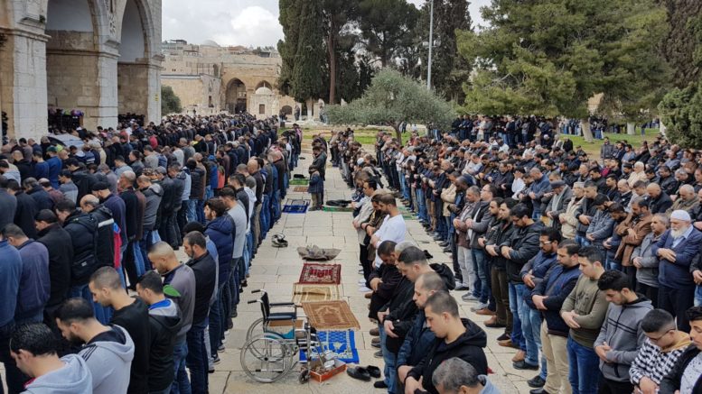 40 min fələstinli Əl-Əqsa məscidində namaz qıldı