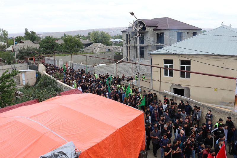 İzdihamlı "Tasua" yürüşü keçirildi (Foto)