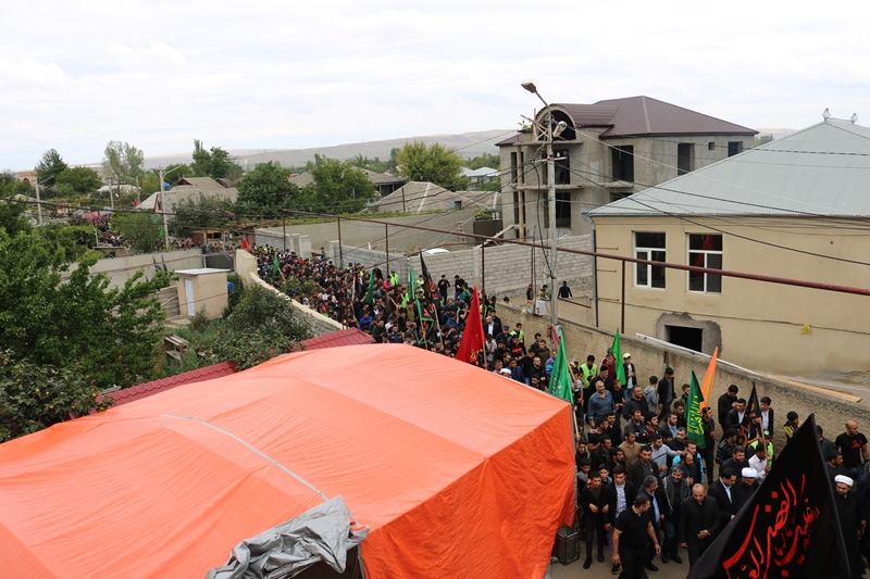 İzdihamlı "Tasua" yürüşü keçirildi (Foto)