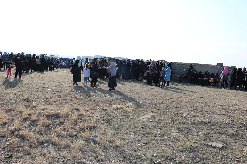 Peyğəmbərin (s) səhabəsi Hz.Qeysin (r.ə) ziyarətgahında əza mərasimi (Foto)