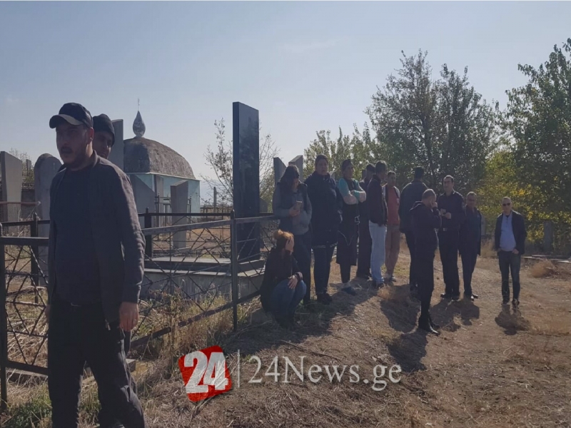 Marneulidə seyidlərin qəbirləri dağıdılıb (Foto)