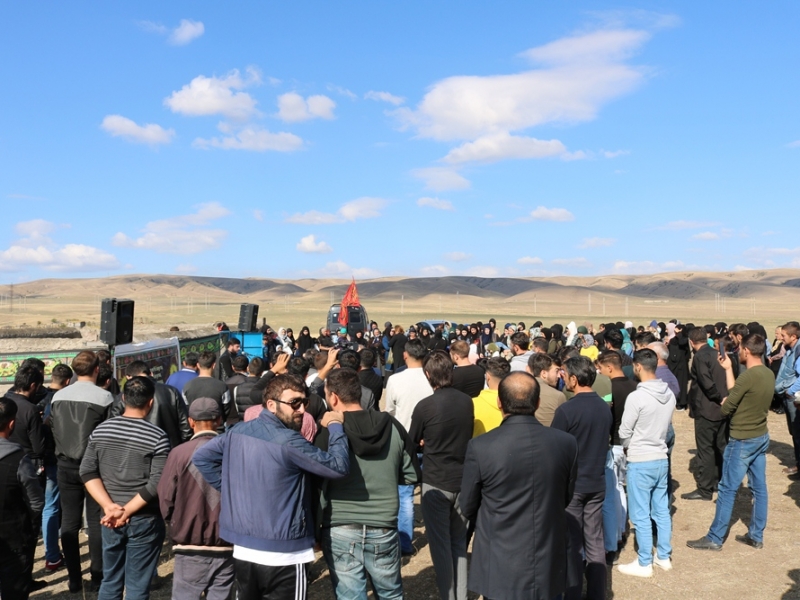 Peyğəmbərin (s) səhabəsi Hz.Qeysin (r.ə) ziyarətgahında Ərbəin mərasimi... (Foto)