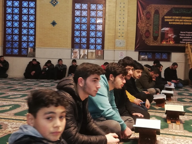 Marneuli İmam Hüseyn (ə) adına olan məsciddə Quran və əza mərasimi keçirilib (Foto)