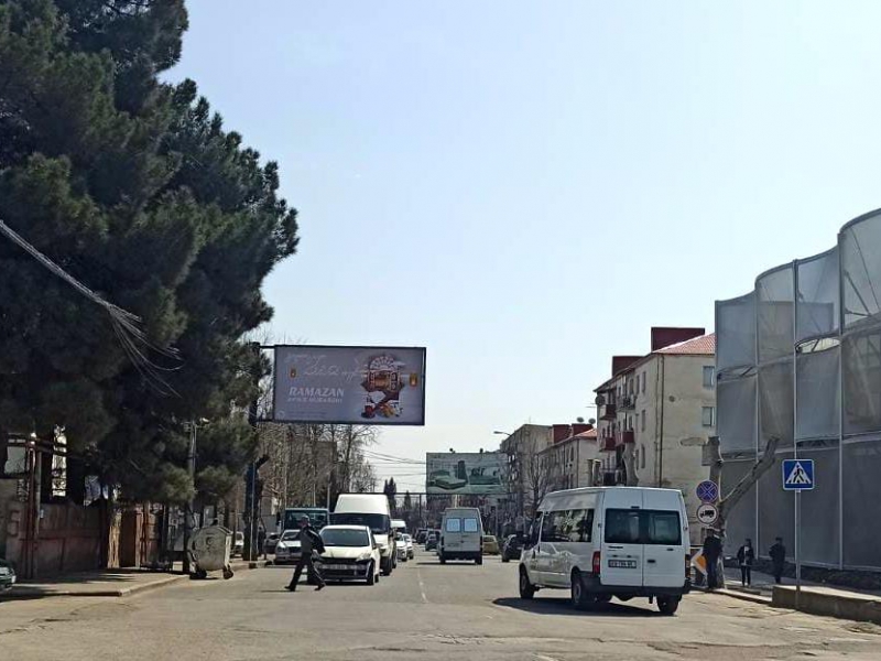 Gürcüstanda Ramazan ayı münasibəti ilə təbrik bannerləri asılıb (FOTO)